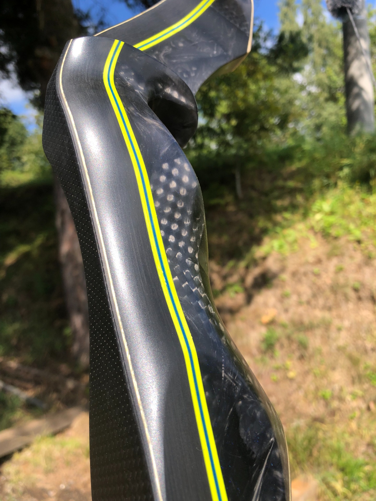 Epoxidový střed s zalitým karbonovým vláknem